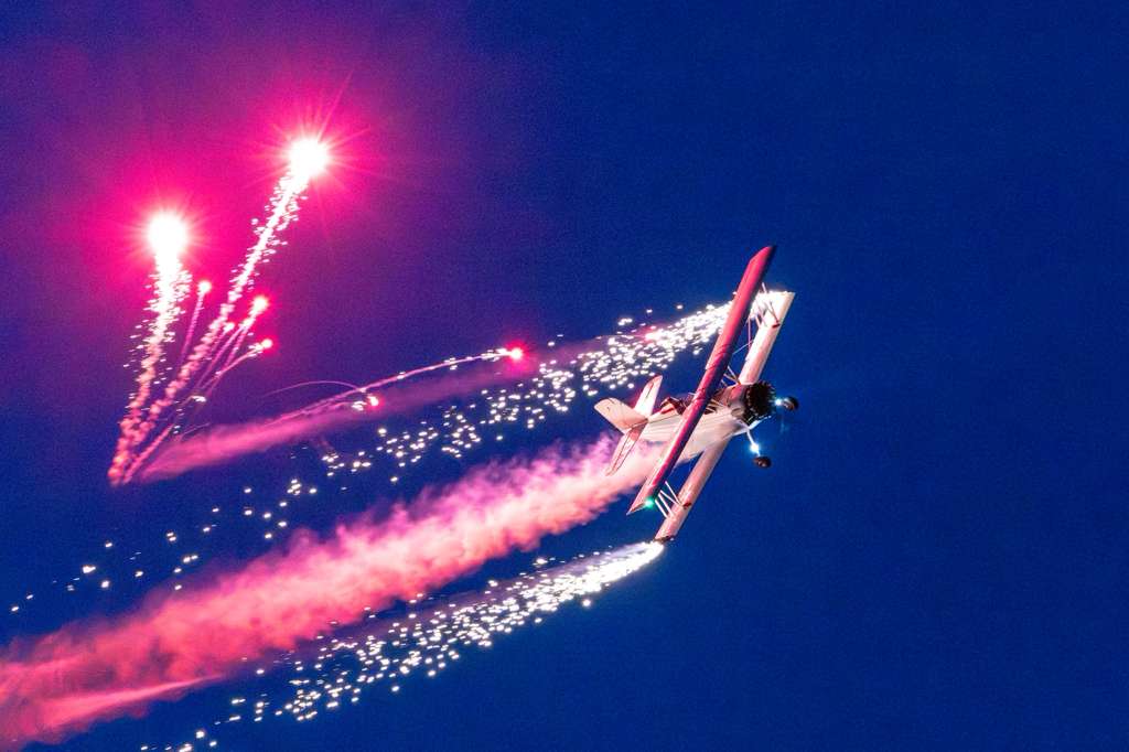 NightCat Demo: Grumman G-164A AgCat on the show line